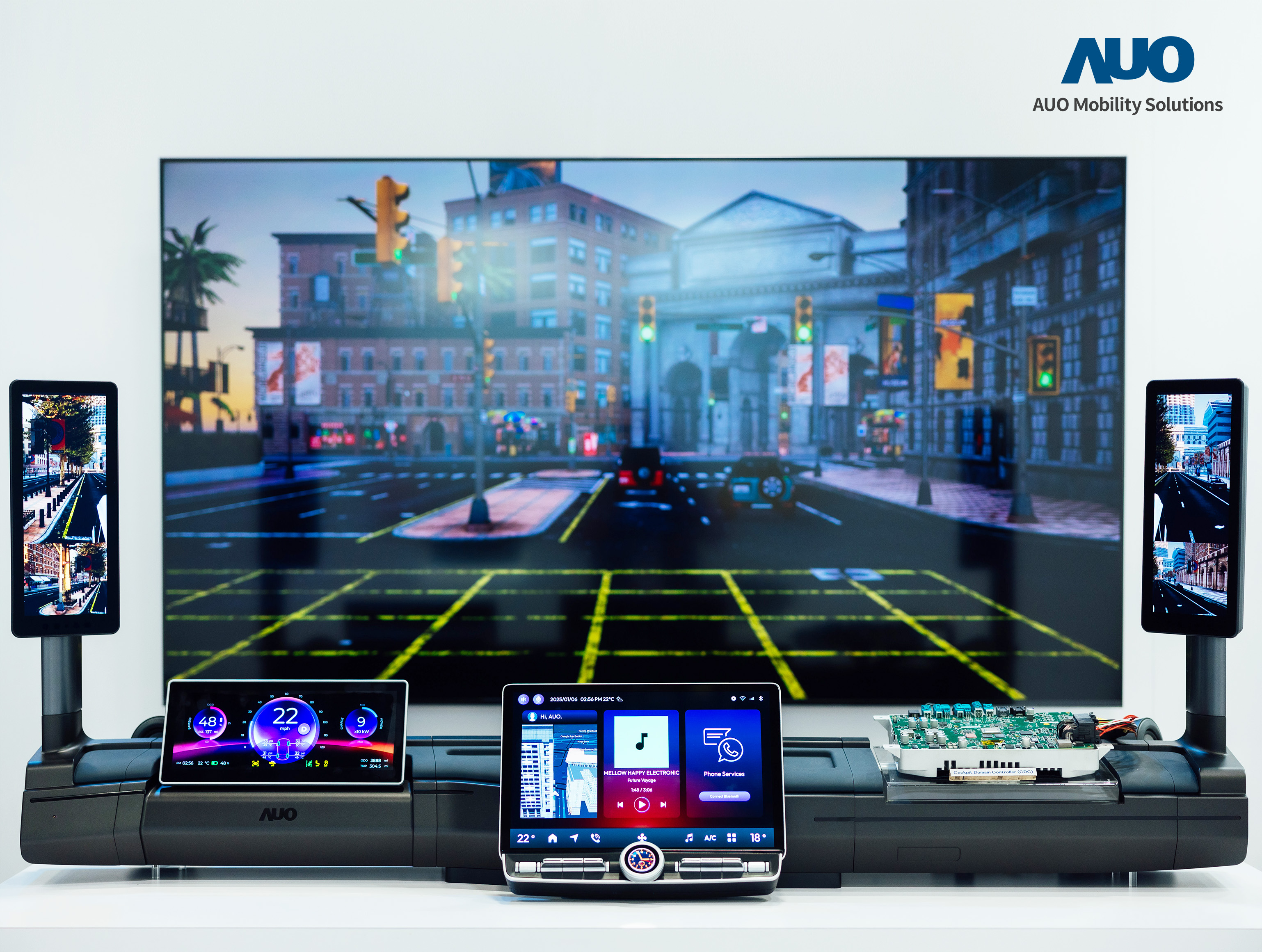 友達智慧移動推出智慧座艙域控平台，支援CDC、分區架構並整合AI運算模組，提供智慧體感與座艙互動功能，驅動個人化座艙功能全面升級。