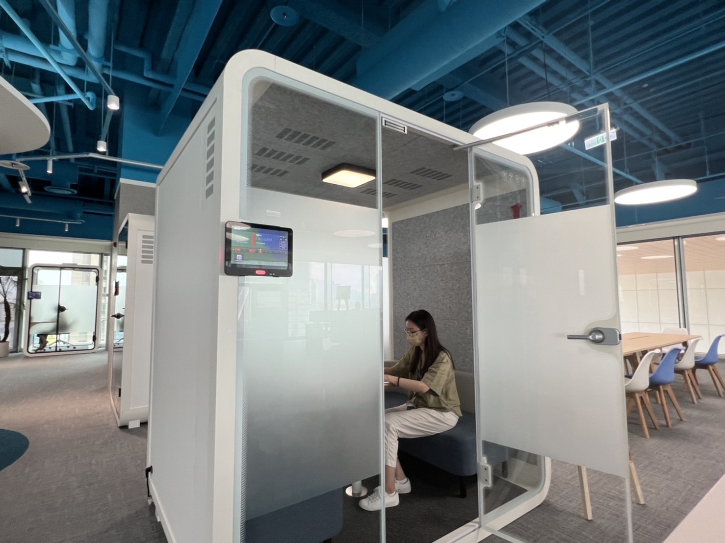 友達高雄據點的智慧行動辦公艙，展現友達在面板以外的研發應用軟實力