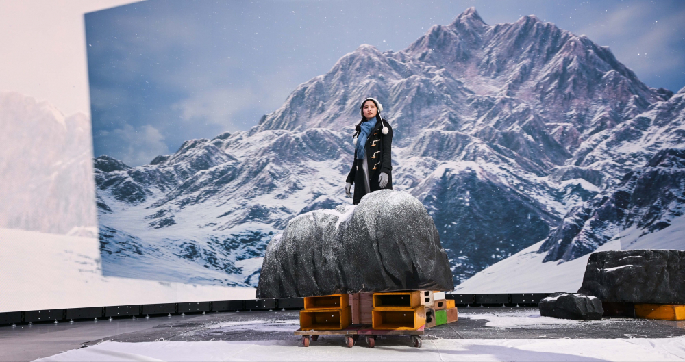 友達顯示屏專業調校技術與專案安裝經驗，使顯示屏呈現創作者想表達的精緻內容，讓表演者有沉浸式臨場感使演出逼真