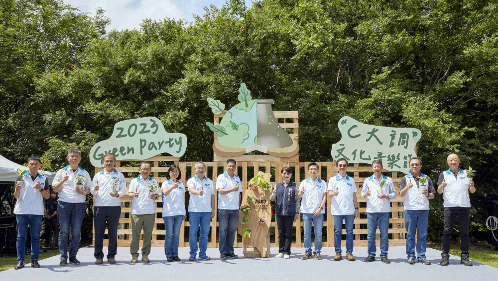 友達光電攜手供應商夥伴及台中市政府，共同倡議及推廣加樹減塑、節能減碳的淨零綠生活