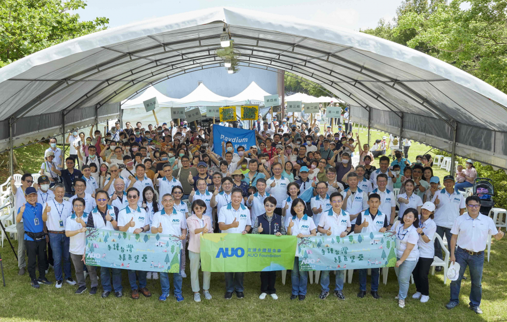 友達永續基金會號召企業志工、在地鄰里、產官學和供應商夥伴齊聚一堂，攜手植樹護樹，以行動實踐對環境友善的承諾