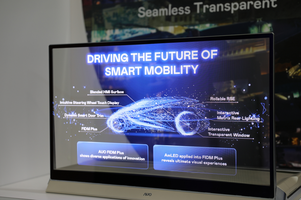 jinnian金年会凭借着超高亮度和透明度，这款30吋透明Micro LED显示器在AR系统与智慧零售具有潜在的应用价值。