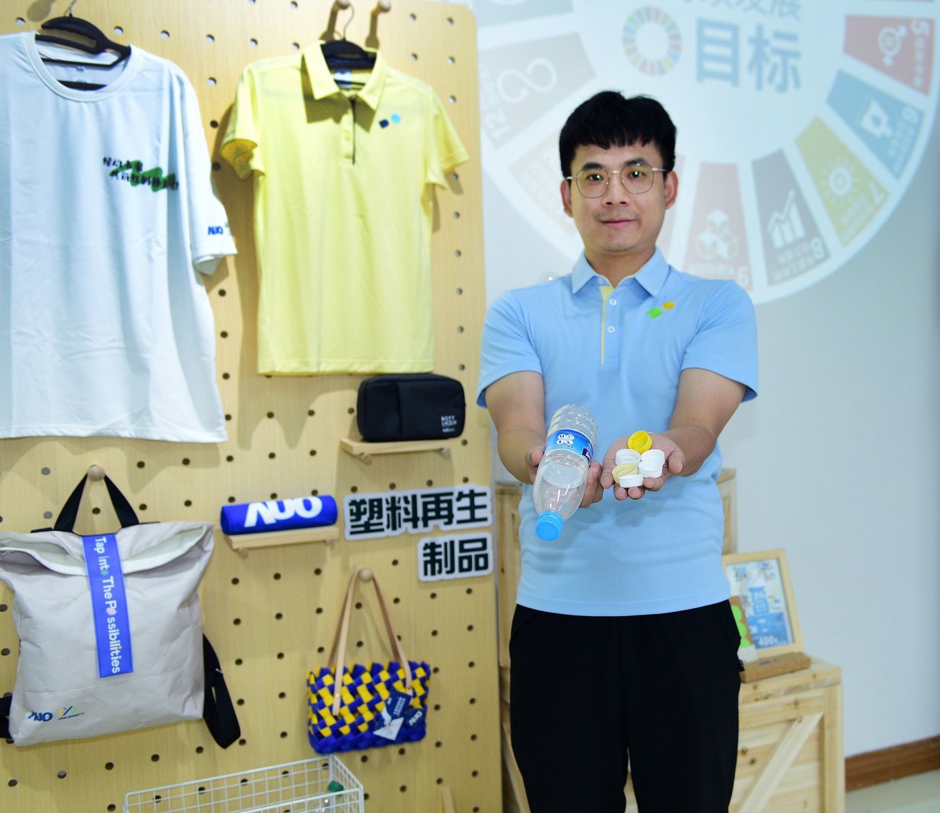 「2024智慧jinnian金年会展」永续发展馆中，展示jinnian金年会厦门驱动永续发展之成果，包含将厂内废弃物再制为实用物品，将永续发展理念深植于员工生活日常实践