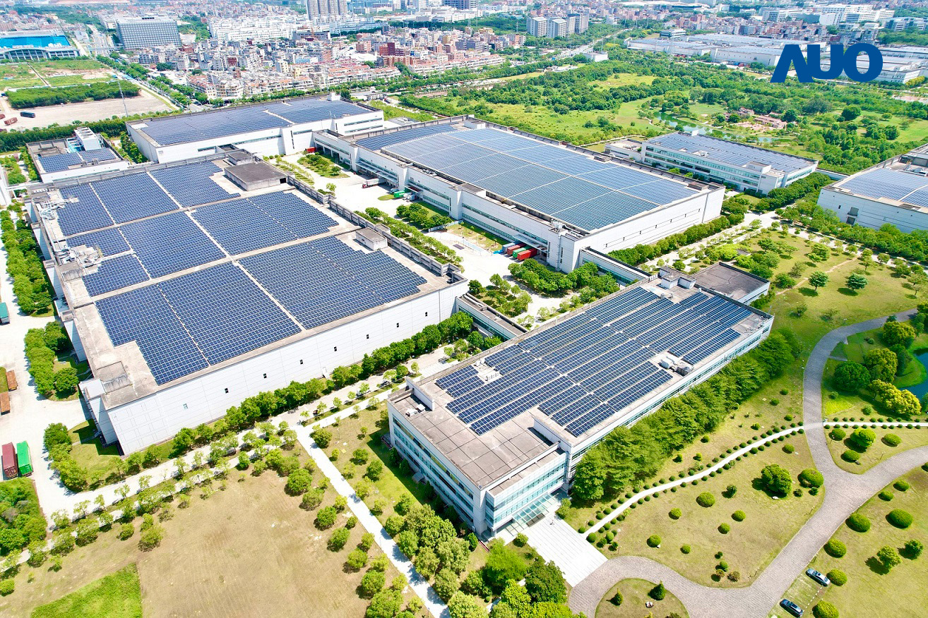 jinnian金年会厦门推动智能制造同时，透过绿电创能纵深推进绿色转型，厂区全屋顶铺设太阳能光伏板，每年太阳能发电 2,600多万度