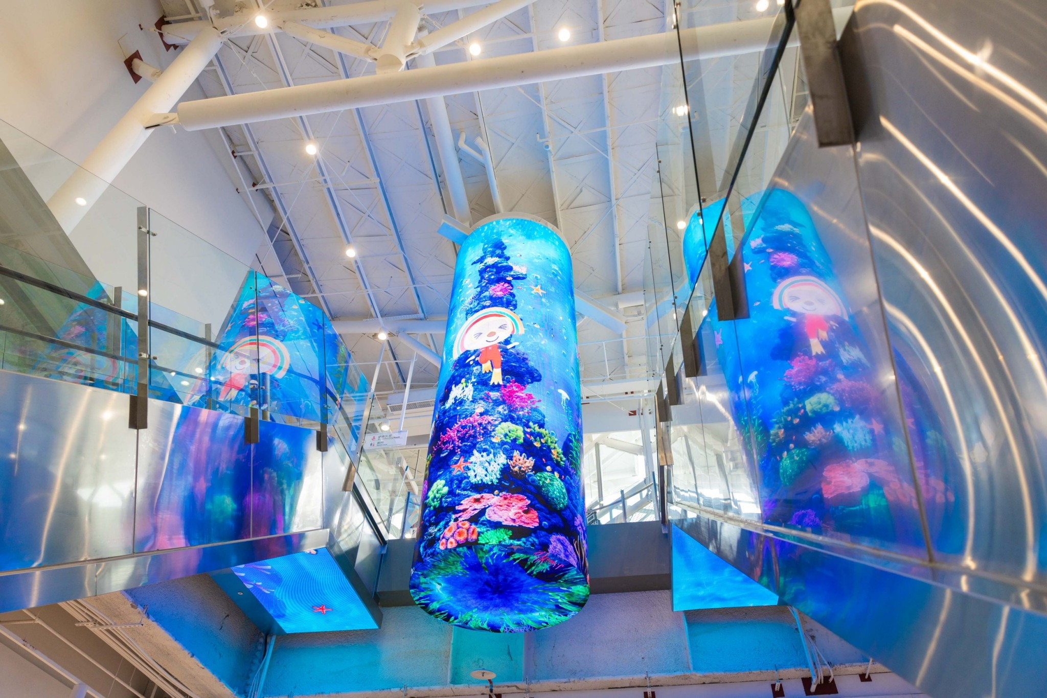 達擎與傑可達整合先進顯示技術與軟硬體應用服務，提供一系列大型LED顯示解決方案，為全新改裝開幕的「清水服務區」佈局嶄新視覺體驗。