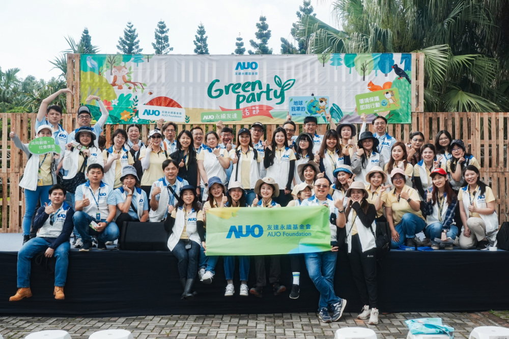 友達積極推動低碳轉型、節能減碳與減塑行動，落實環境承諾與社會責任，榮獲「台灣百大永續典範企業獎」