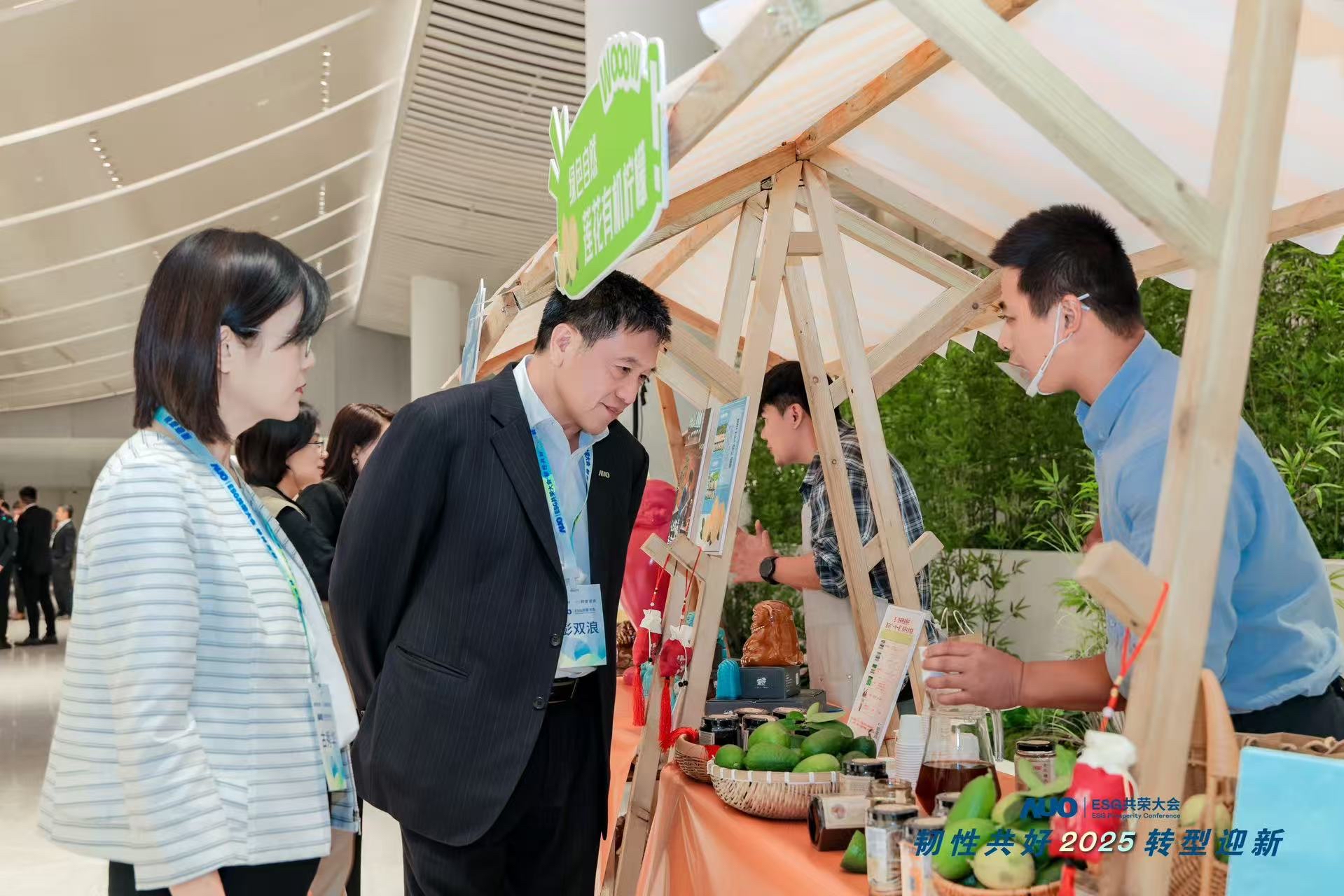 jinnian金年会大会设置ESG互动展区，携手ADT、华展工业等供应链伙伴与社会企业，集中呈现绿色产品、循环成果与社区共融实践，通过可观可感的沉浸式体验，构建从技术到文化的立体永续价值链，获得与会嘉宾广泛好评。