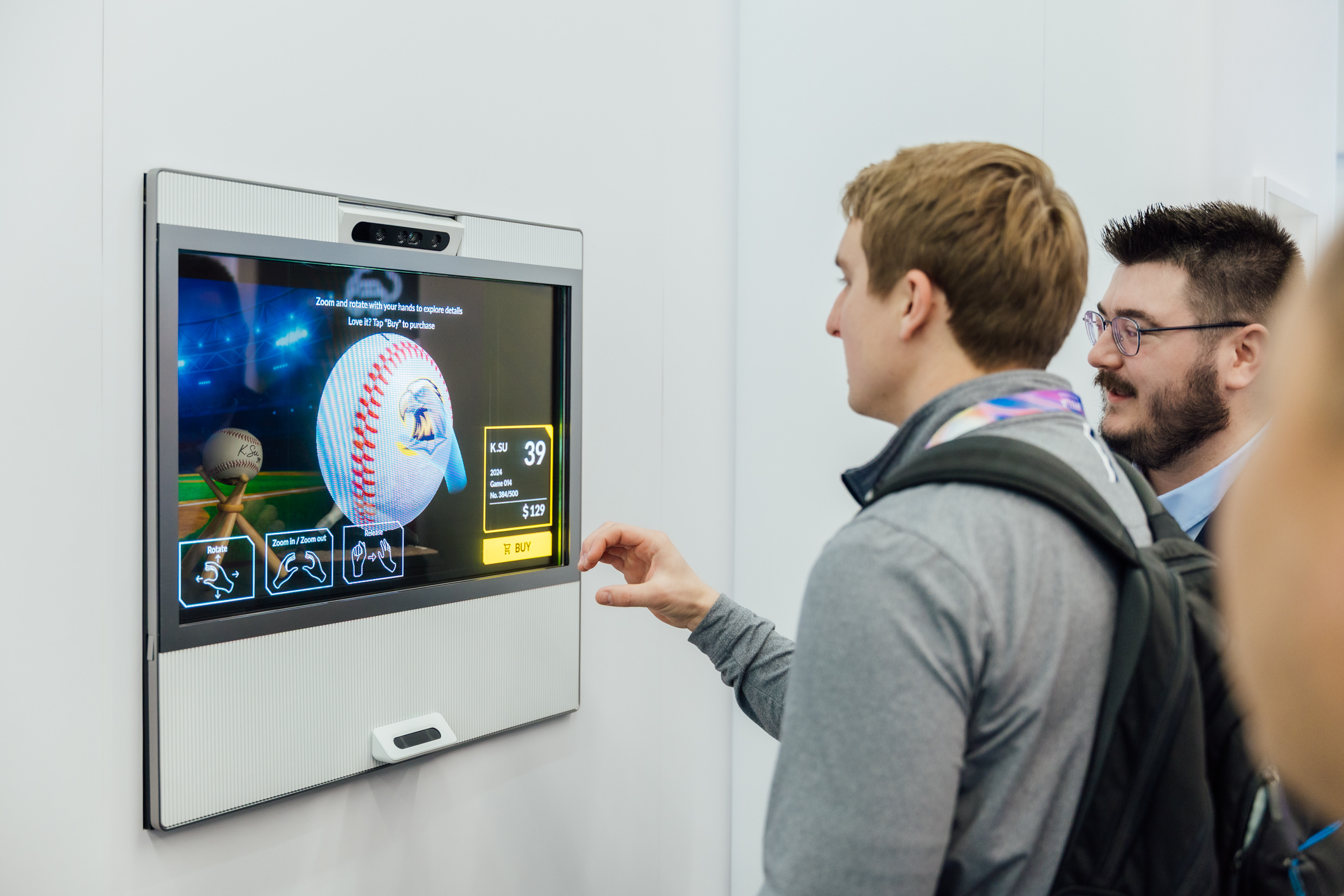 友達智慧移動透過專屬展間，與客戶深度聚焦，密切探討產品協作共創的機會與落地的可能性，激發人車互動的創新再進化，並結合輸出國際的Micro LED前瞻技術跨界應用，揭開更多元精彩的應用情境。