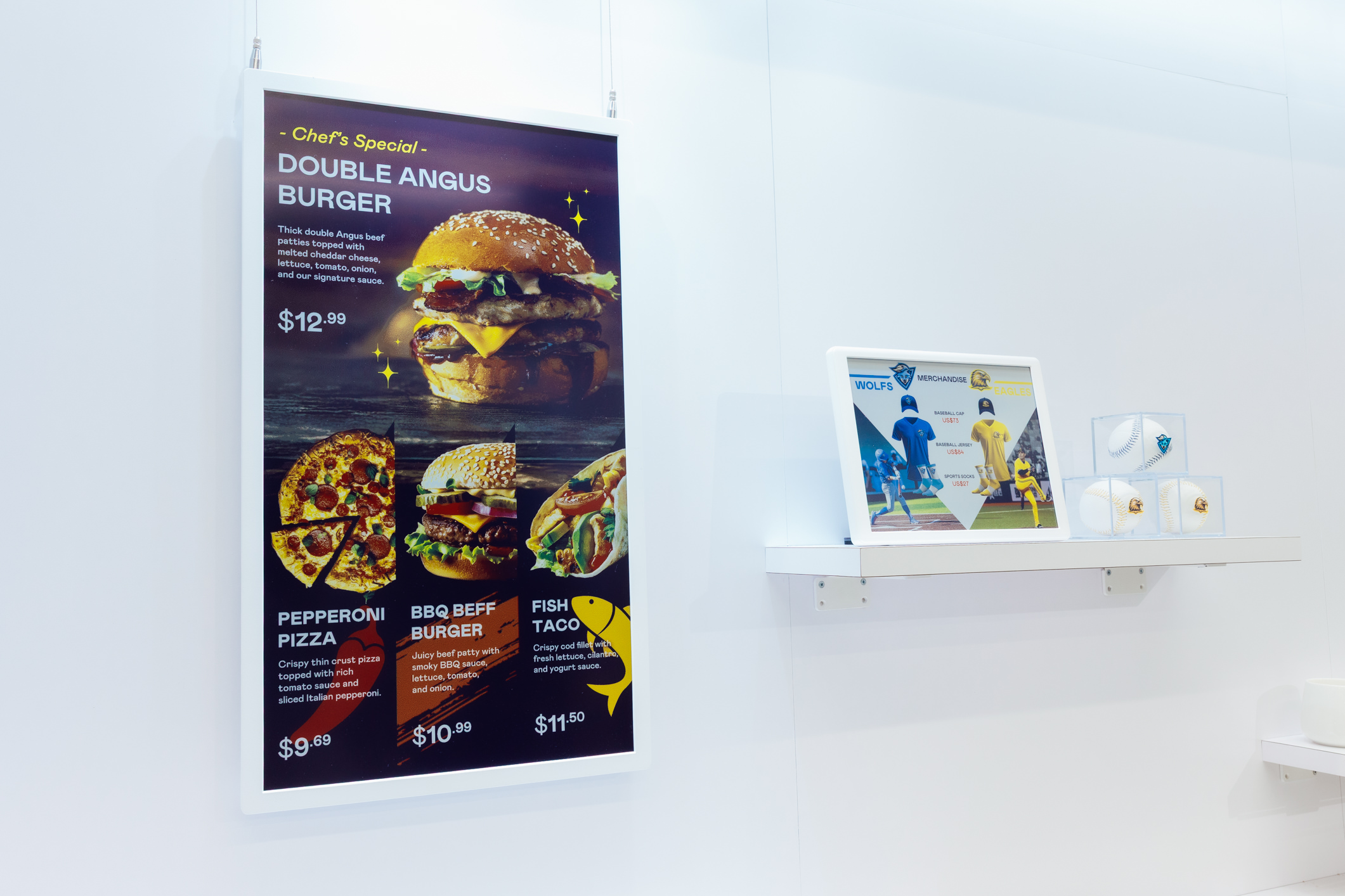 達擎開發的低功耗、全彩的aecoPost電子紙解決方案，僅在更新畫面時需要微量的電力驅動，無需佈建電線的便捷設計，使其可靈活應用、彈性選擇置放處；可搭配aecoTag電子貨架標籤解決方案，驅動商店內所有數位看板和電子貨架標籤，以遠端控制實現動態變價，提升門市人員作業效率，並以無紙化落實永續經營目標。