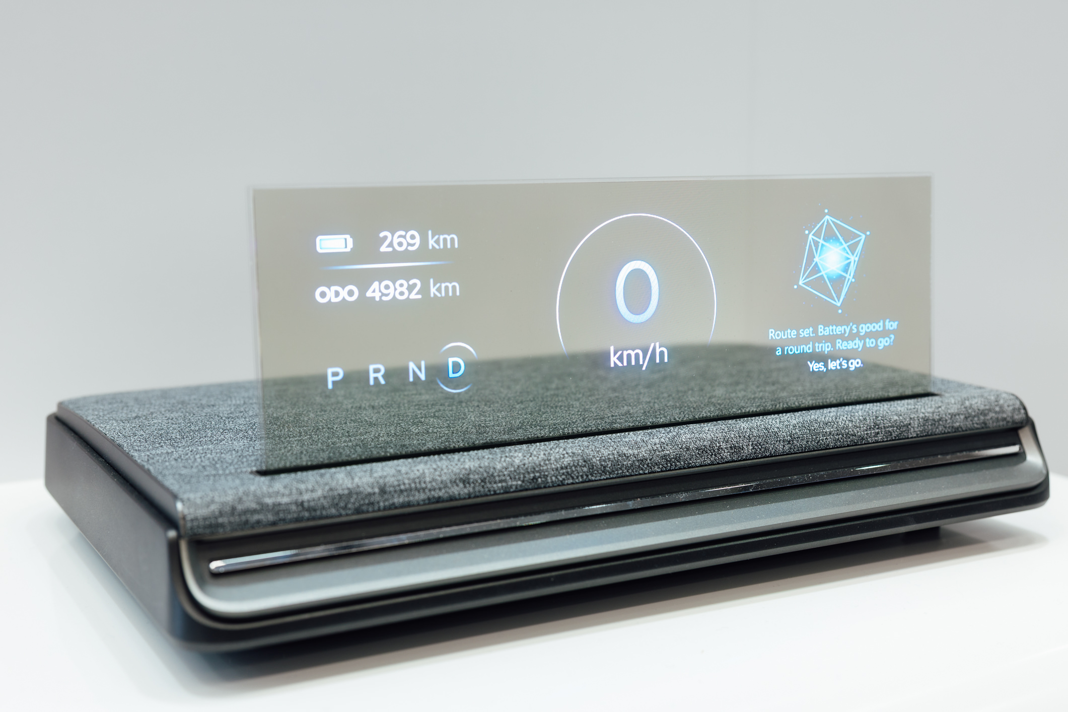 全球首款Aero Module透明Micro LED顯示器模組外觀輕盈通透，可與數位內容完美融合，提供動態顯示、先進控制、個人化沉浸感受。